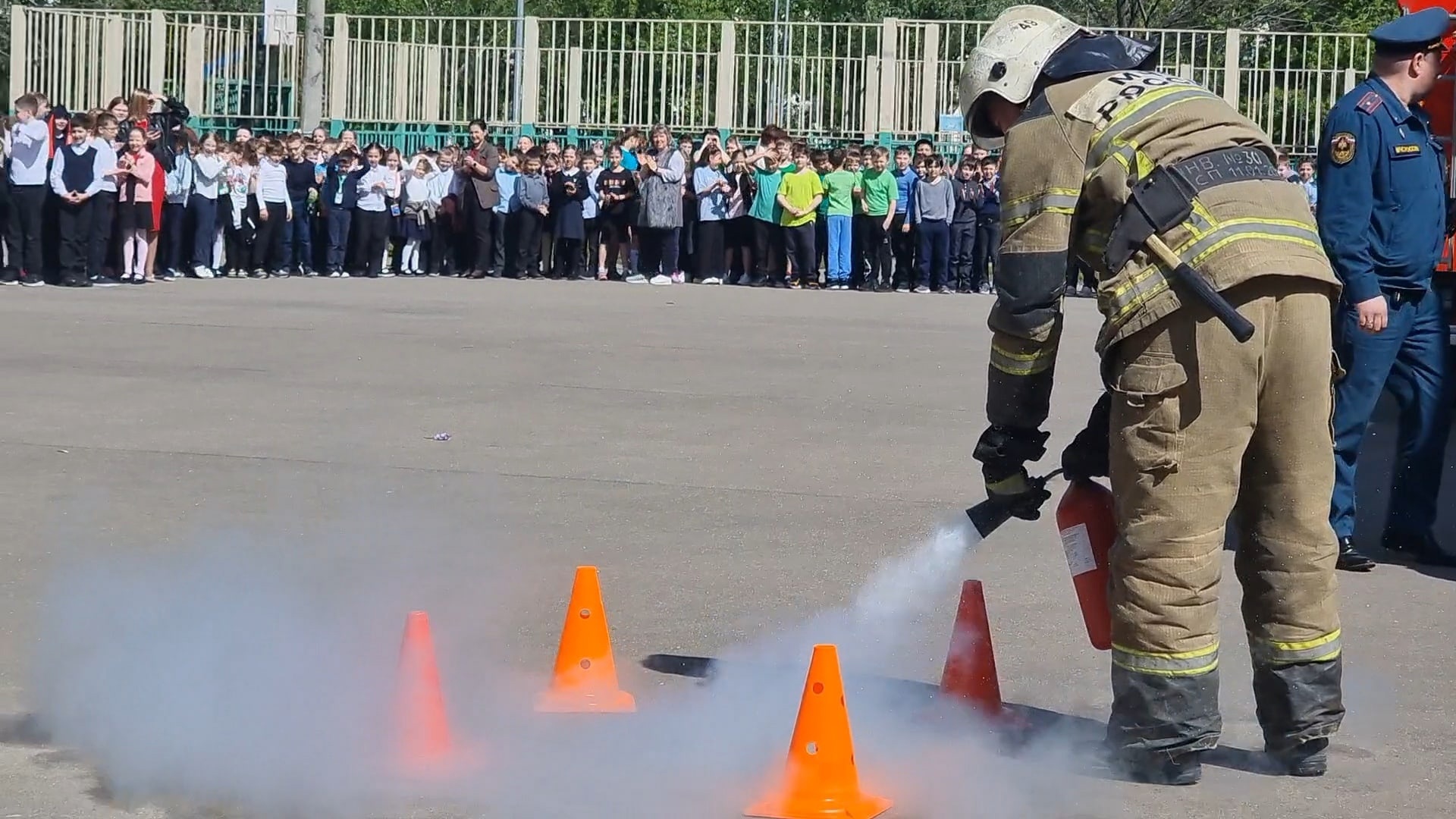 эвакуация в школе. эвакуация населения мчс. новости сегодня эвакуация. картинка единый день эвакуации. эвакуировать людей.